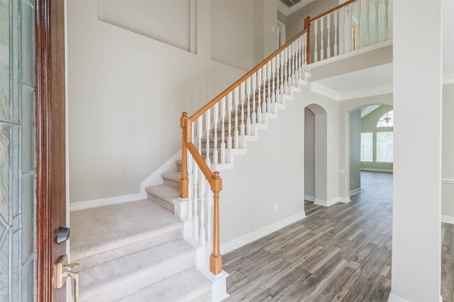 Foto del edificio - 5911 Brook Bend Dr