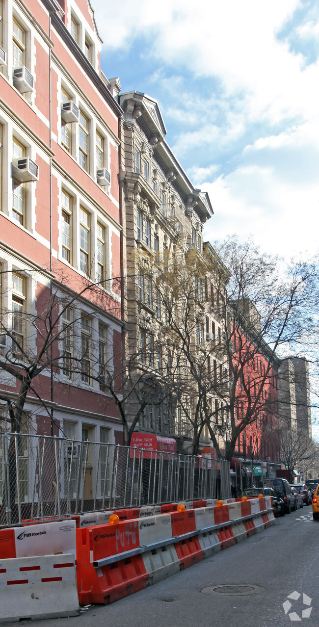 Building Photo - 125 E 4th St