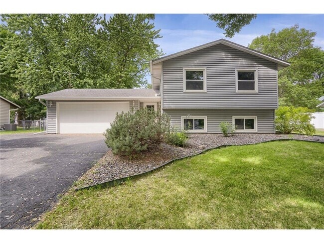 Building Photo - 9937 Deerwood Ln N