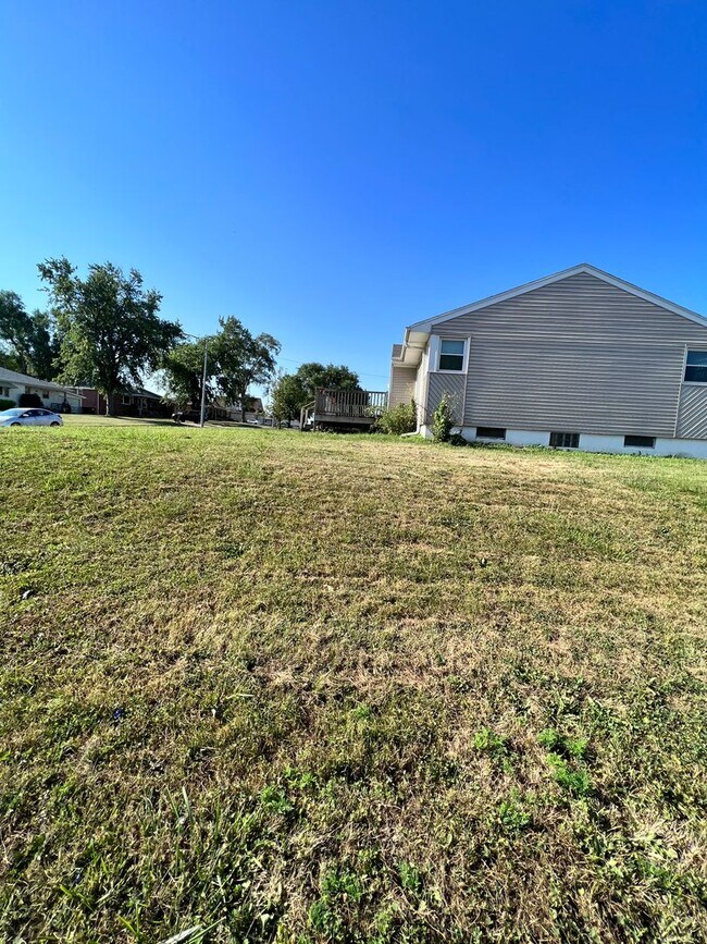 Foto del edificio - Beautiful 3 bed, 2 bath, 2 car garage