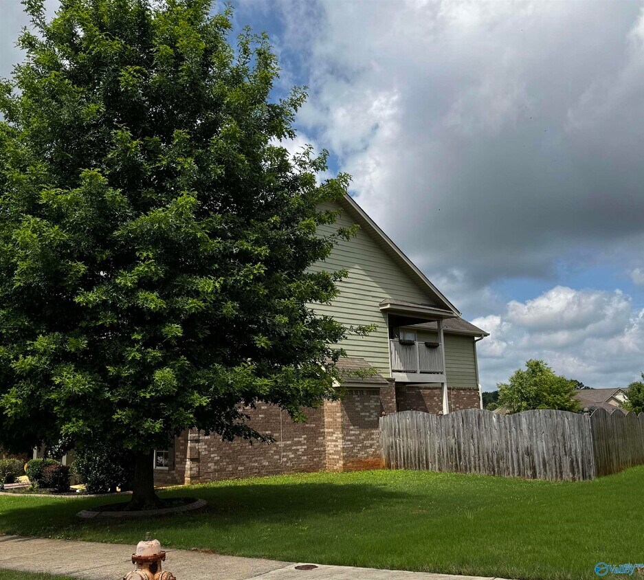 Building Photo - 7605 NW Ashor Dr