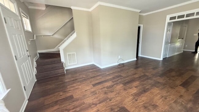 Building Photo - 417 Hyannis Dr