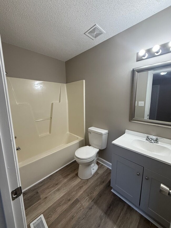 Foto del edificio - 4117 Juniper Ln NW