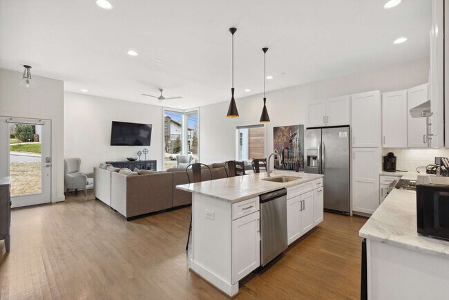 Building Photo - 960 9th Ave S