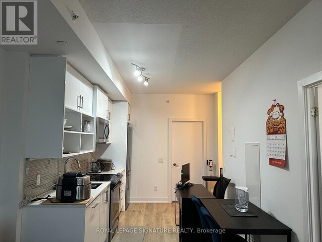 Building Photo - 128 Fairview Mall Dr