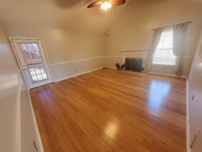 Foto del edificio - AVAILABLE NOW...Nice 3BR/2BA house in Nort...