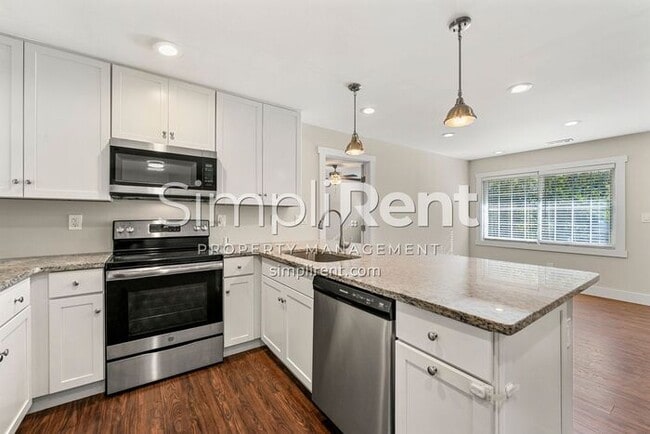 Foto del edificio - ALL NEW 4/2 HOME FOR RENT - 1st Month's Rent free with a 13 month lease!