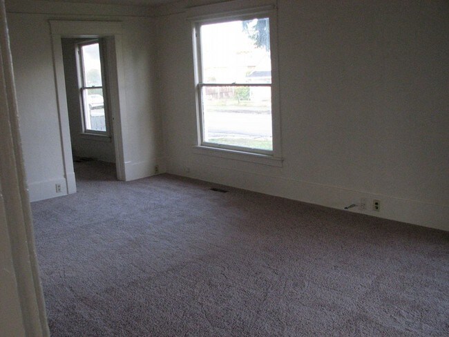 Building Photo - 4302 S. Yakima Ave- 3 bedroom