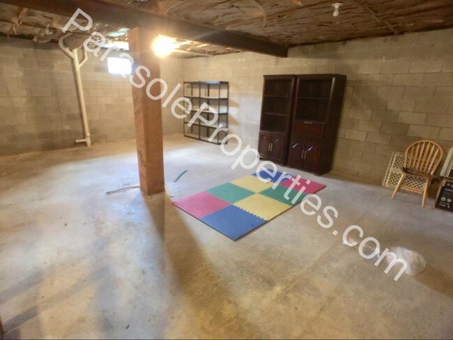 Building Photo - 678 Maple Grove Rd