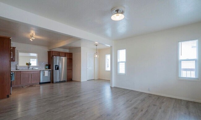 Foto del edificio - Remodeled 3 bed 2 bath home in Coolidge!