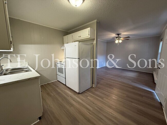 Foto del edificio - Cozy 1-Bedroom with Water Included