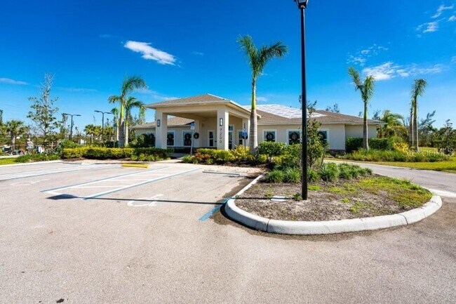 Foto del edificio - 7104 W Lenox Cir