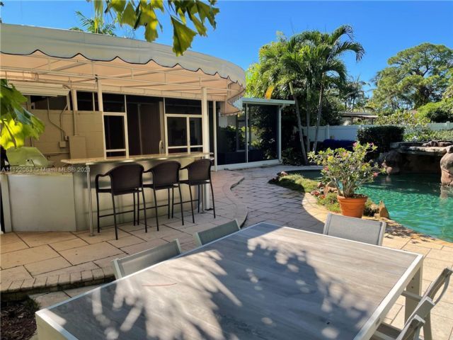 Foto principal - 805 NE 20th Dr