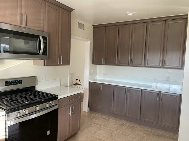 Kitchen - 5631 E Vernon St
