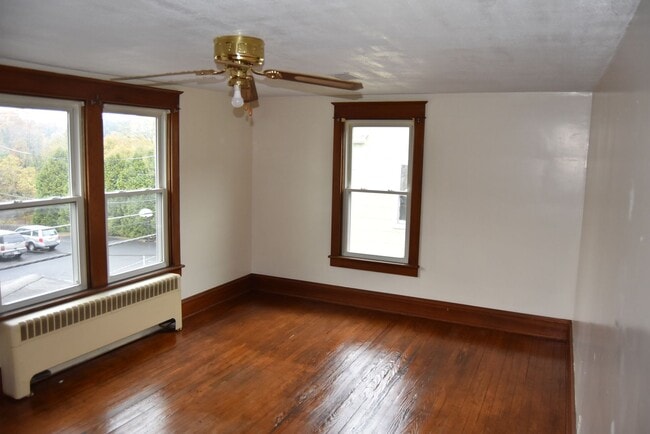 Foto del edificio - 112 Manchester St, Glen Rock, PA 17327