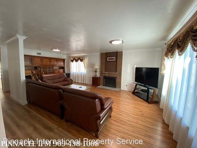 Building Photo - 4 br, 2 bath House - 365 S. Rock River Road