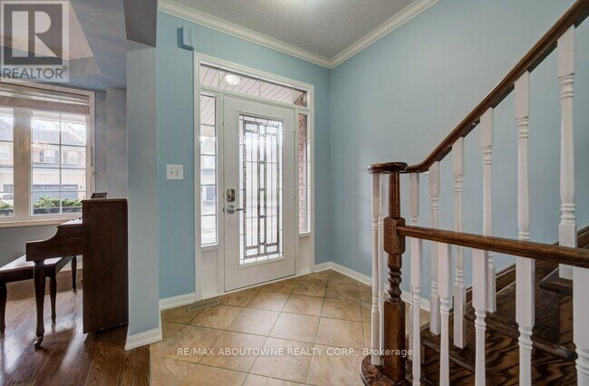 Building Photo - 923 McNeil Dr