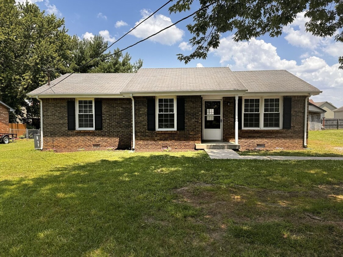 Primary Photo - Sweet 3 bedroom single family home with a ...