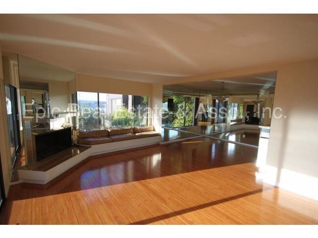 Foto del edificio - 14 Kendell Ct