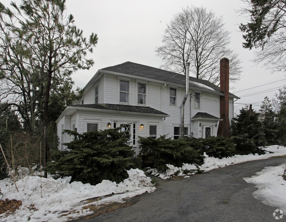 Building Photo - 300 Boisseau Ave