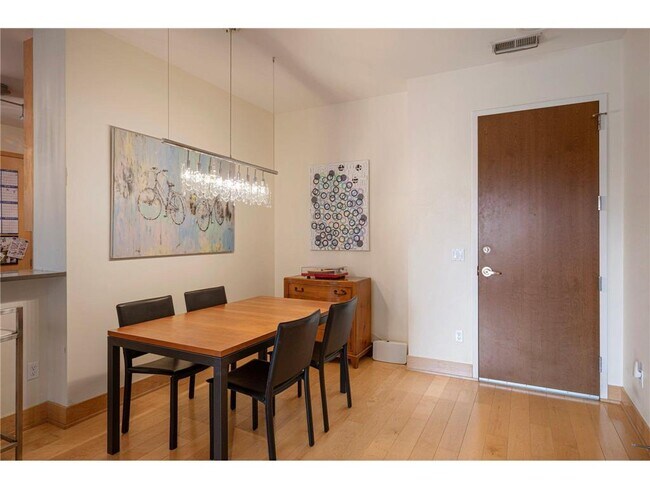 Foto del edificio - 100 3rd Ave S