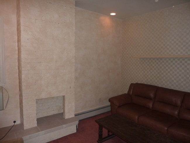 Building Photo - 749 S Millvale Ave