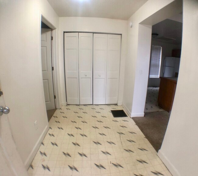 Building Photo - 1221 South Dr