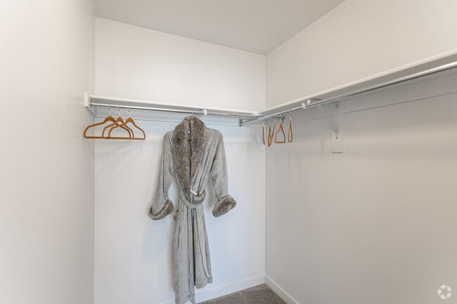 2BR, 2BA - Temperate - Axio 8400