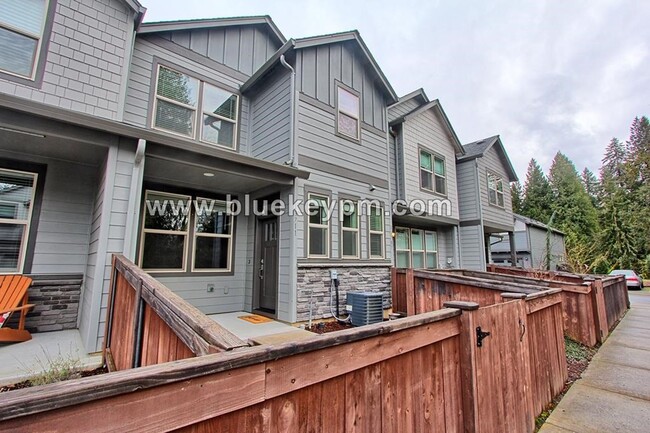 Building Photo - 3 Bed,2.5 Bath Townhome at the Landing At ...