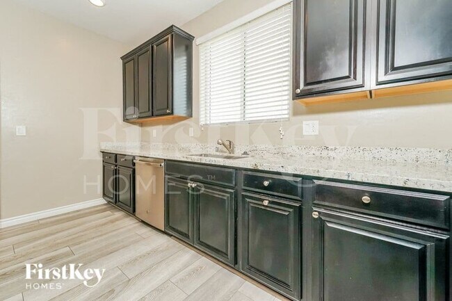 Building Photo - 6950 Denio Island St