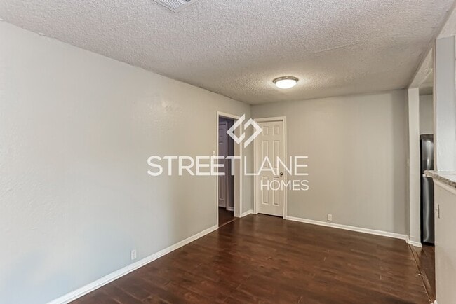 Building Photo - Charming 4 Bedroom in Cleburne!