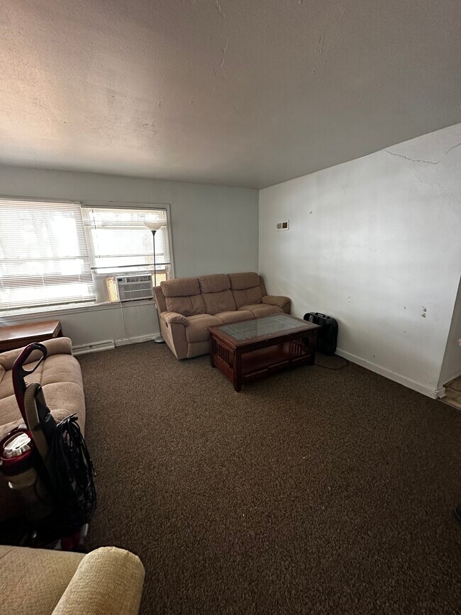 Building Photo - 44 Heckendorn Dr