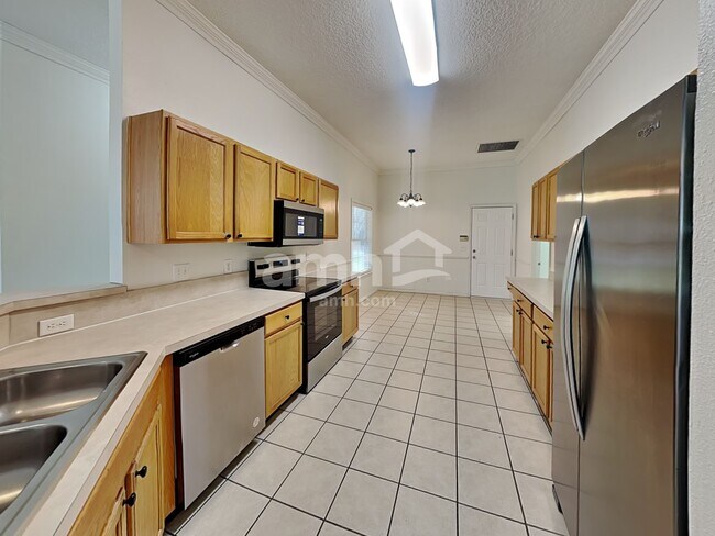 Foto del edificio - 224 N Lake Cunningham Ave