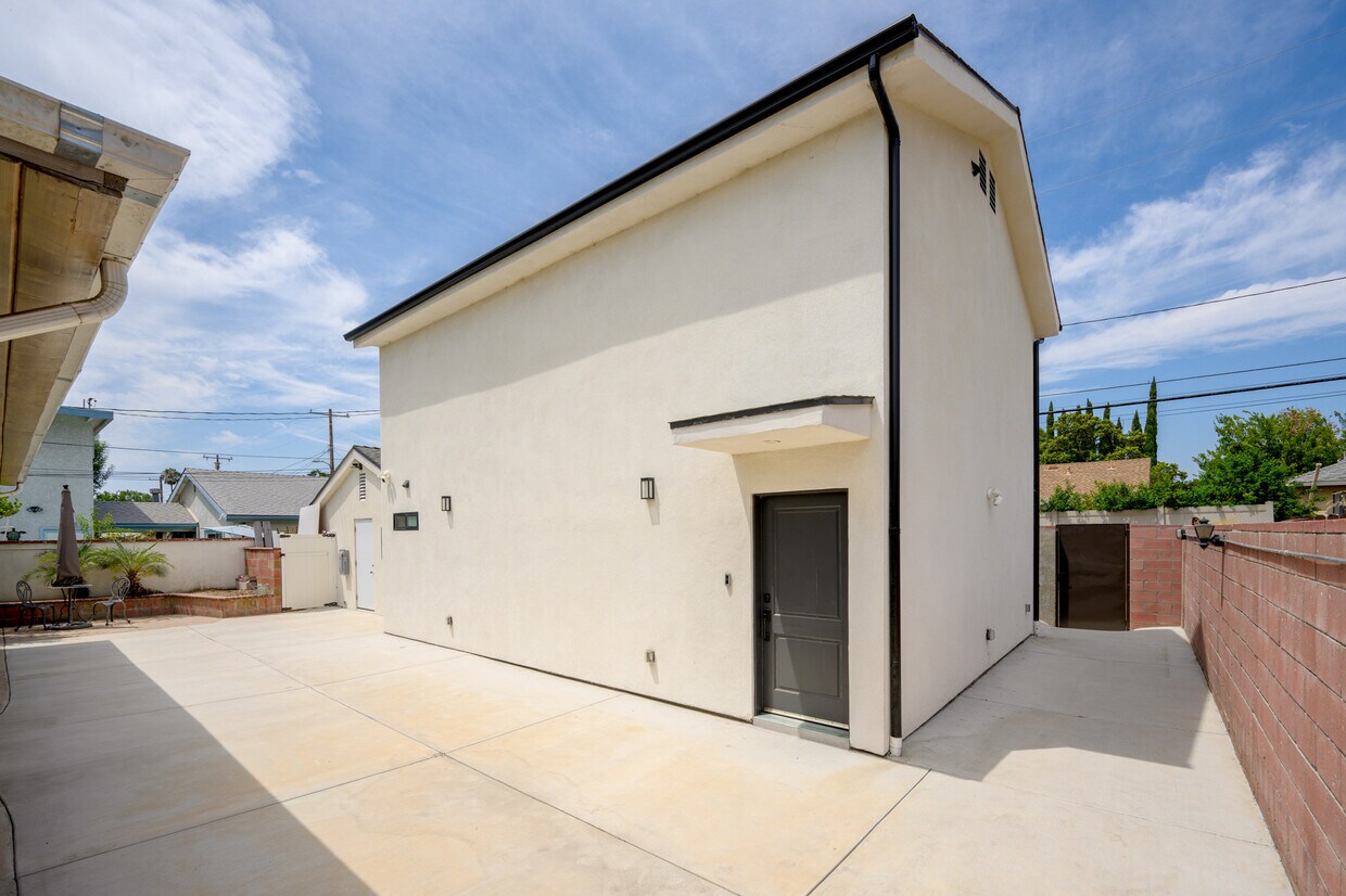 Foto principal - 11227 Haskell Ave