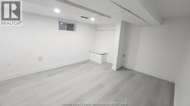 Building Photo - 989 Oak St