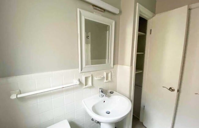Baño EC-41 - Edroy Court