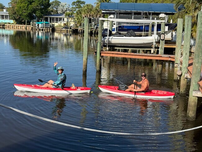 Foto del edificio - 730 SW Salerno Rd