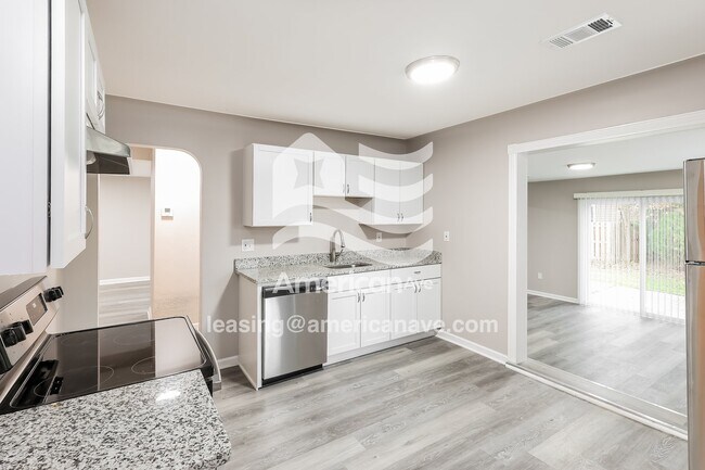 Foto del edificio - 77 Eastlawn Dr