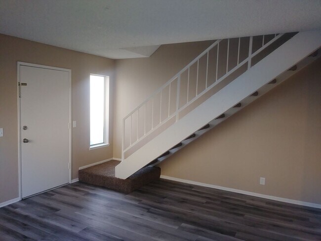 Building Photo - 798