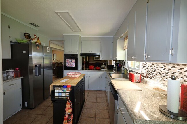 Foto del edificio - 3874 Camellia Dr