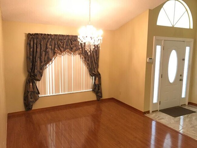 Building Photo - 6749 Knightswood Dr