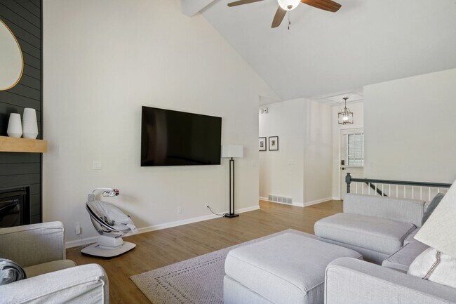 Building Photo - Spacious 4 Bedroom in Millard
