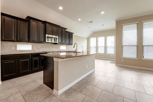 Building Photo - 310 Park Heights
