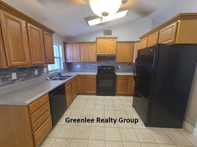 Building Photo - Updated 3 bed/2 bath home in Seven Springs...