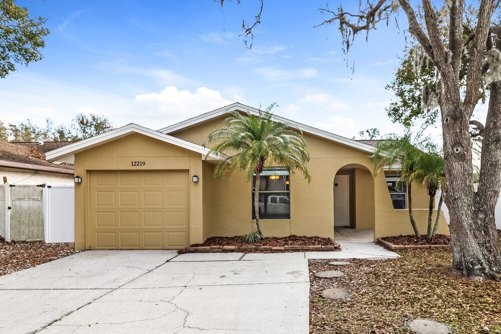 Foto principal - 12219 Hidden Brook Dr