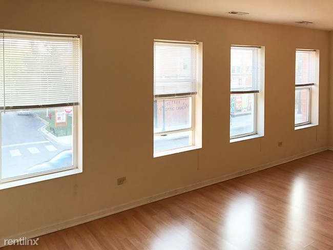 Building Photo - 4 br, 2 bath Apartment - 1462 W 79th St Apt 2