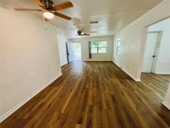 Building Photo - 1247 Davis Rd