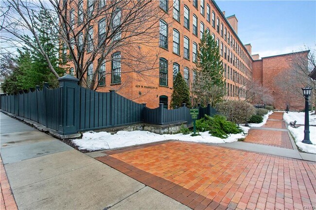 Foto del edificio - 429 N Franklin St