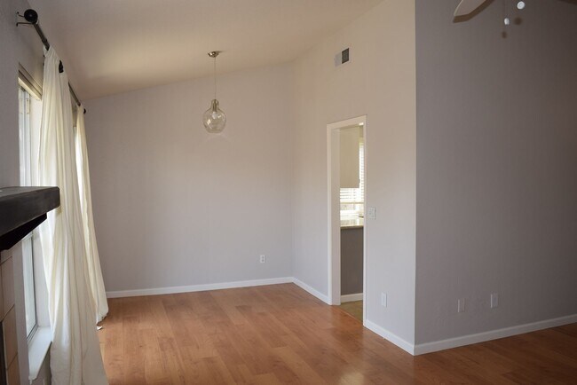 Building Photo - 1209 Ross Ct