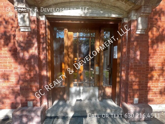 Building Photo - *** SPACIOUS 3 BEDROOM / 2 BATH / DUPLEX D...
